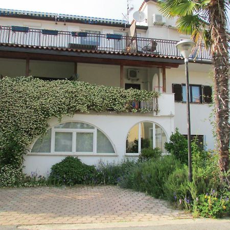 Apartment Karmen Umago Esterno foto